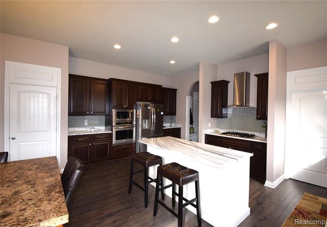 55752 Timbers Edge Drive, Utica, MI 48316
