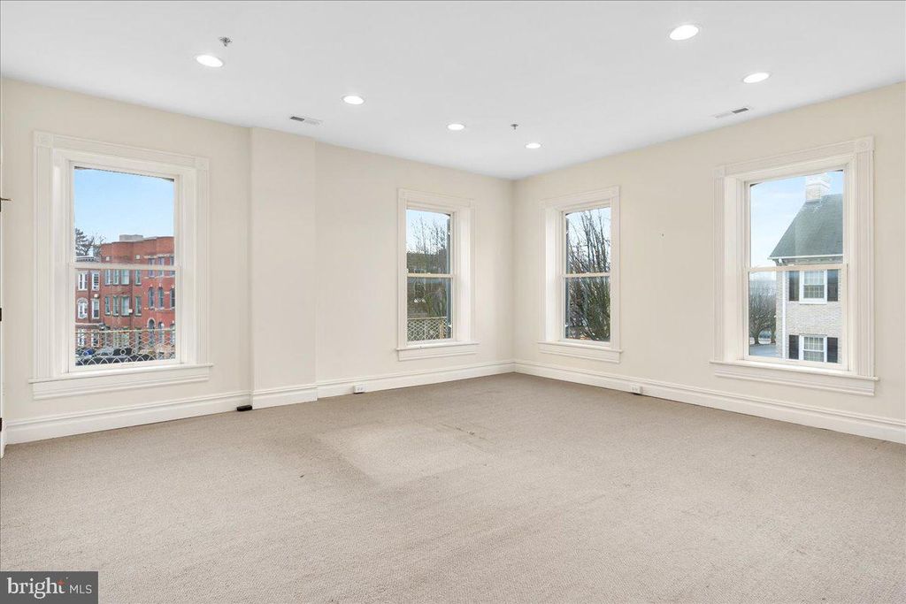 Image 20 of property listing at 140 S POTOMAC ST, Hagerstown, MD 21740