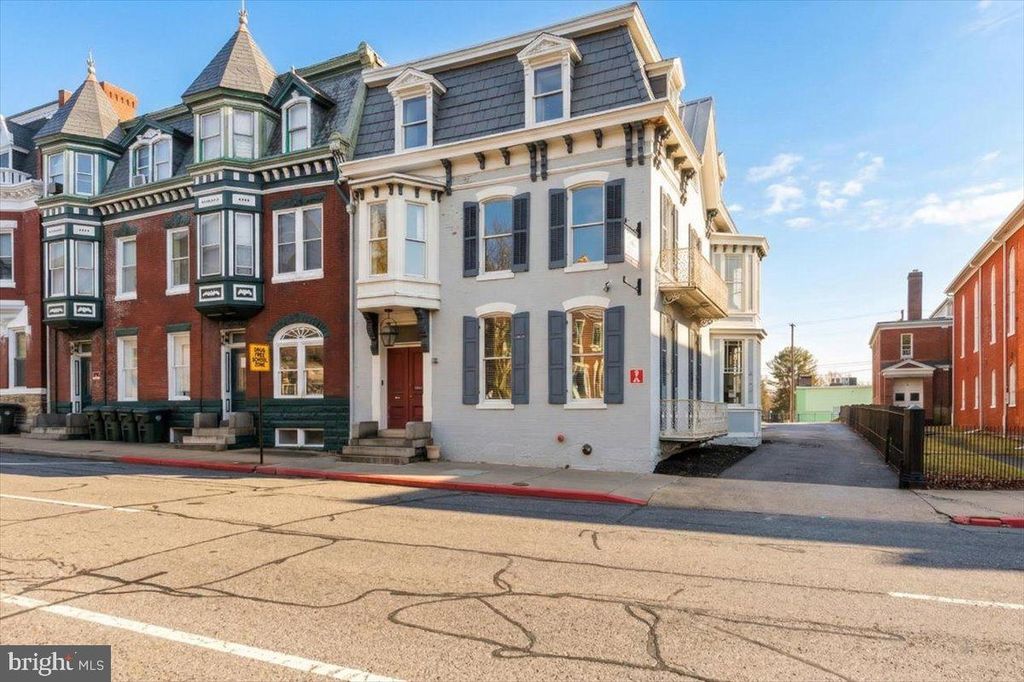 Image 4 of property listing at 140 S POTOMAC ST, Hagerstown, MD 21740