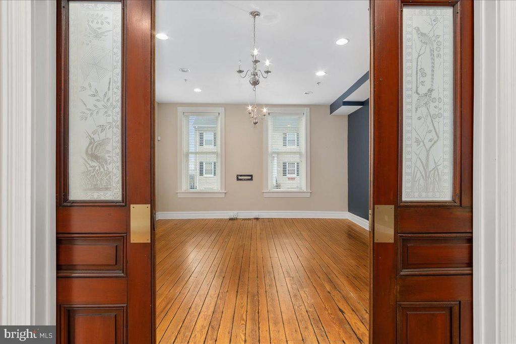 Image 7 of property listing at 140 S POTOMAC ST, Hagerstown, MD 21740