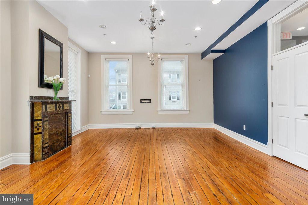 Image 8 of property listing at 140 S POTOMAC ST, Hagerstown, MD 21740