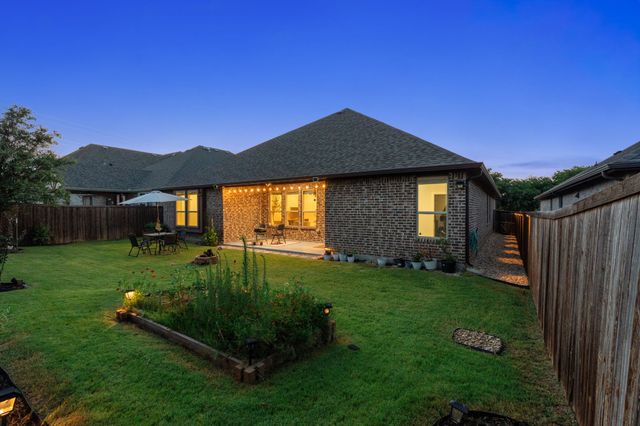 1833 Sebright Trail, Fort Worth, TX 76052