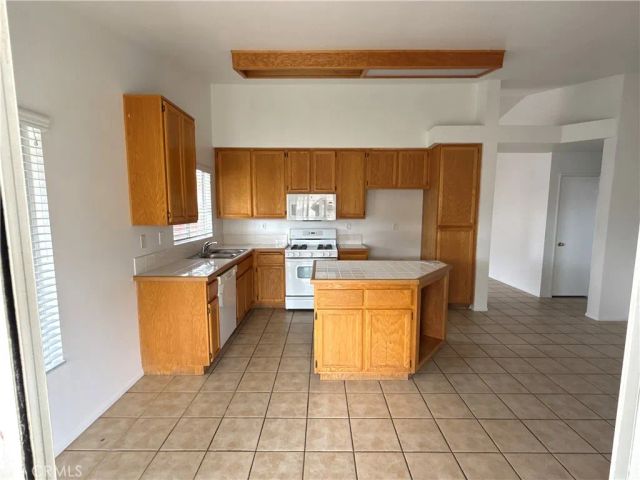 3529 N Live Oak, Rialto, CA 92377