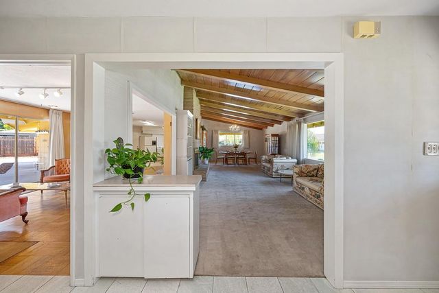 2800 Ashbourne Dr, Sacramento, CA 95821