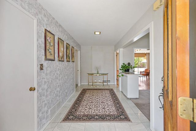 2800 Ashbourne Dr, Sacramento, CA 95821