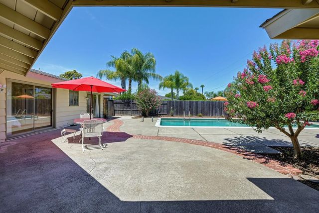 2800 Ashbourne Dr, Sacramento, CA 95821