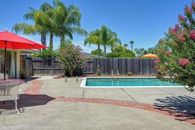 2800 Ashbourne Dr, Sacramento, CA 95821
