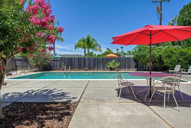 2800 Ashbourne Dr, Sacramento, CA 95821