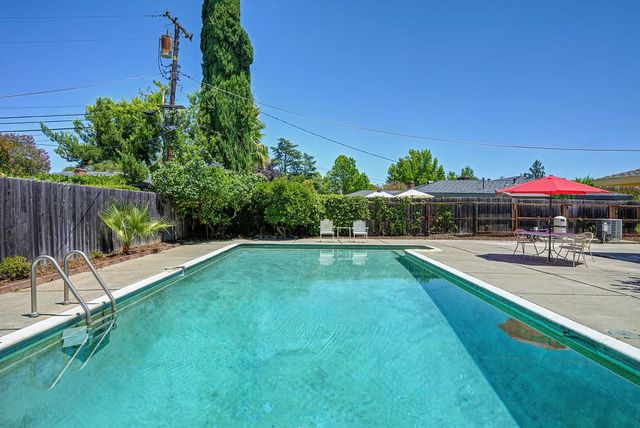 2800 Ashbourne Dr, Sacramento, CA 95821