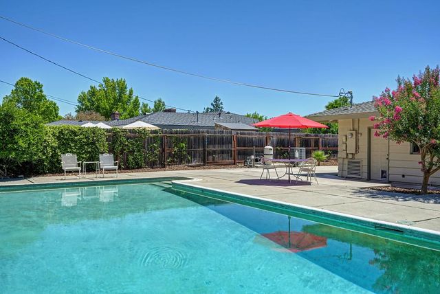 2800 Ashbourne Dr, Sacramento, CA 95821