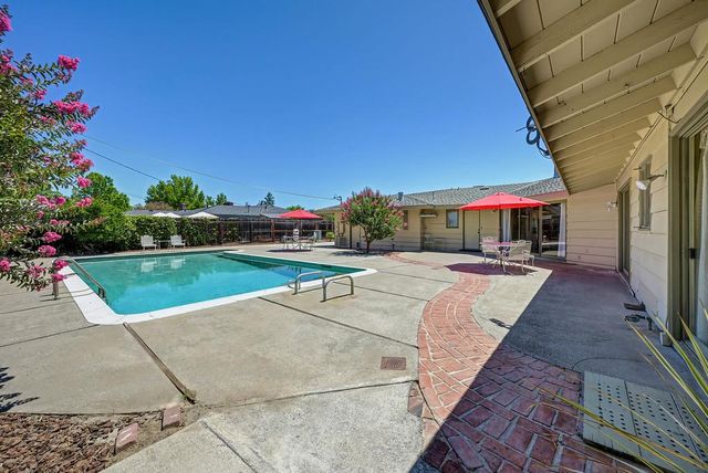 2800 Ashbourne Dr, Sacramento, CA 95821