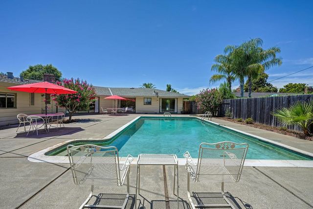 2800 Ashbourne Dr, Sacramento, CA 95821