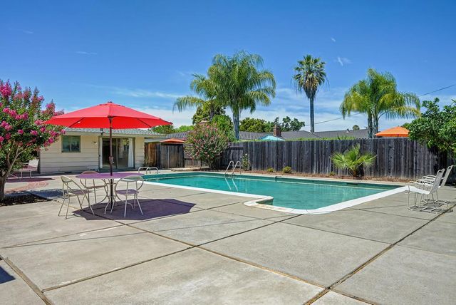 2800 Ashbourne Dr, Sacramento, CA 95821