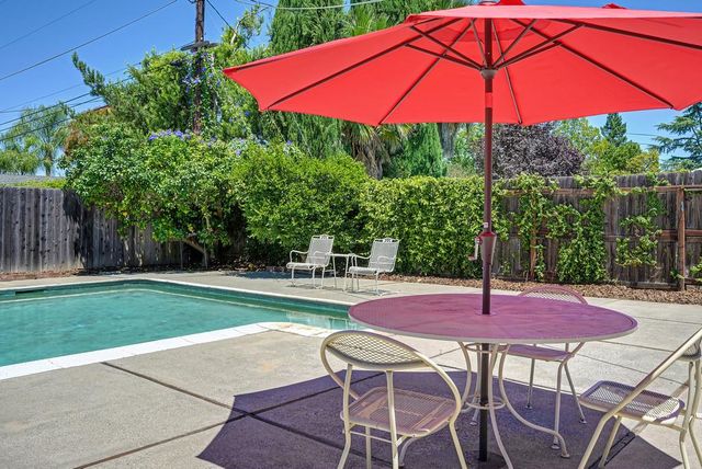 2800 Ashbourne Dr, Sacramento, CA 95821