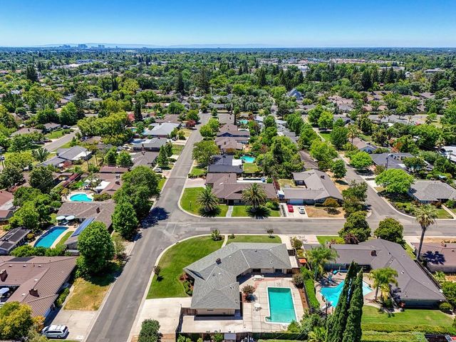 2800 Ashbourne Dr, Sacramento, CA 95821