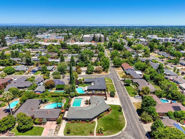 2800 Ashbourne Dr, Sacramento, CA 95821