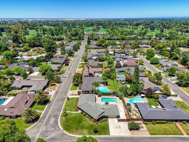 2800 Ashbourne Dr, Sacramento, CA 95821