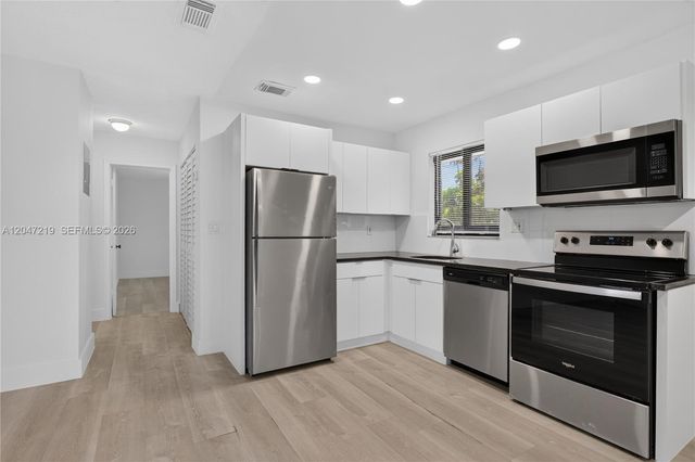 615 NE 26th Street 7, Wilton Manors, FL 33305
