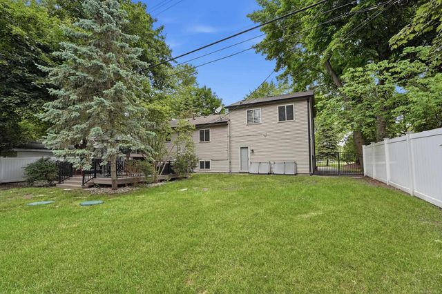 2661 W South Boulevard, Troy, MI 48098