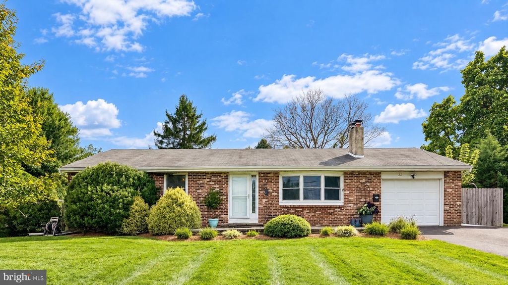 32 HOLLAND DR, Chalfont, PA 18914 — exterior
