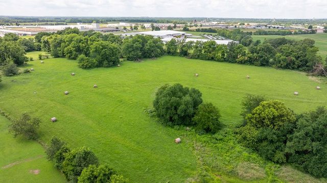 2450 Pembroke Rd, Hopkinsville, KY 42240