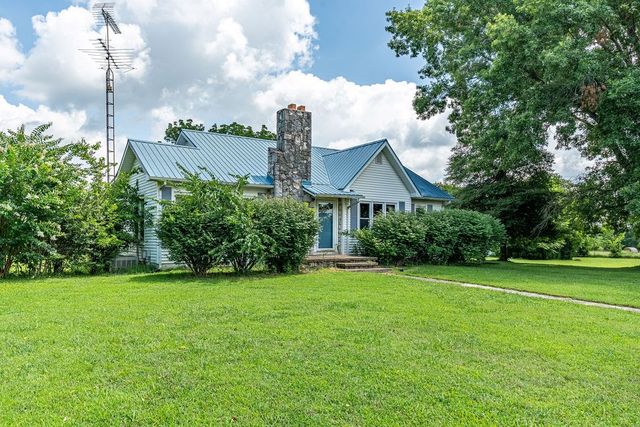 2450 Pembroke Rd, Hopkinsville, KY 42240