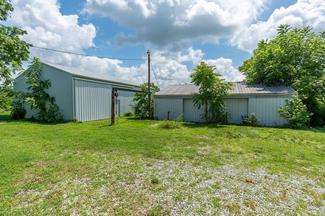 2450 Pembroke Rd, Hopkinsville, KY 42240