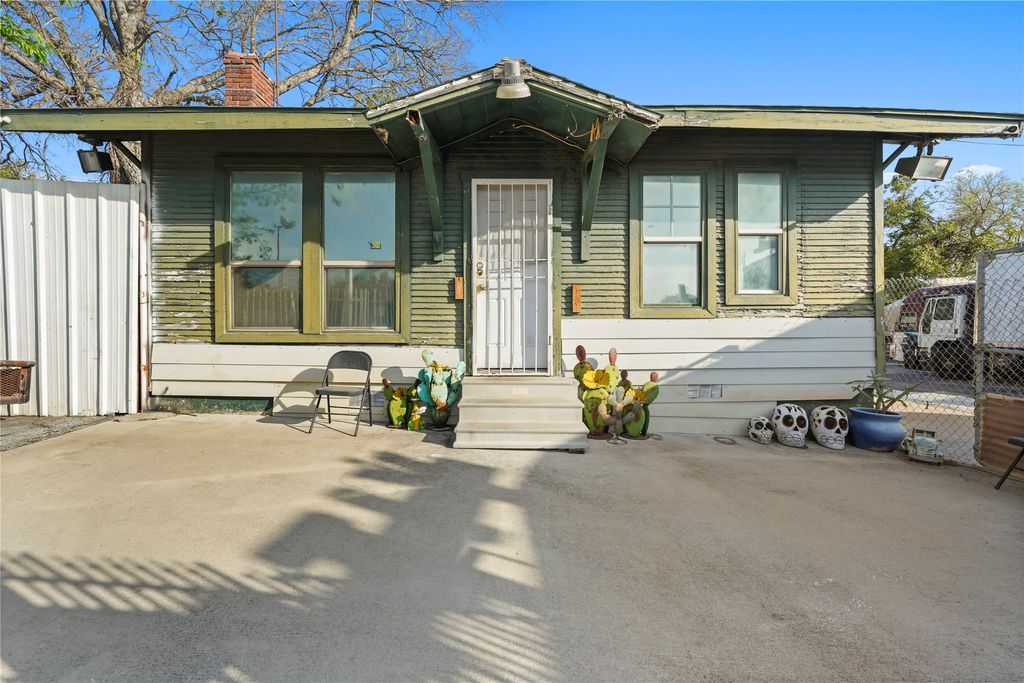 3013 E Lancaster Avenue, Fort Worth, TX 76103 — exterior