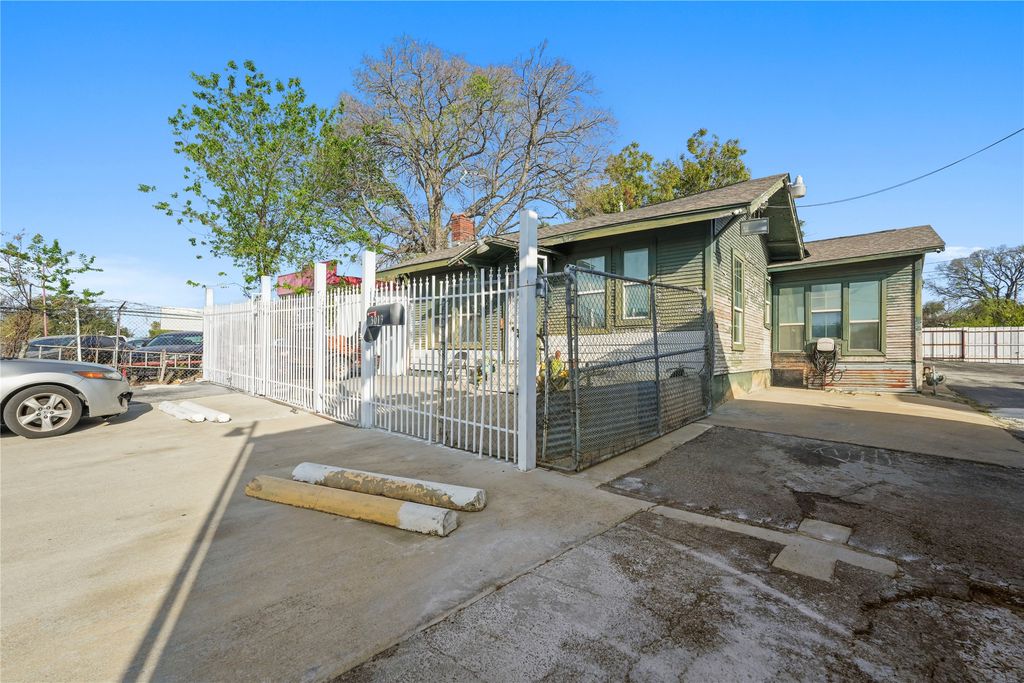 3013 E Lancaster Avenue, Fort Worth, TX 76103 — photo 3