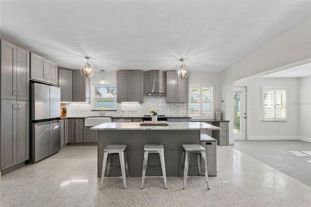 6931 GRANDE VISTA WAY S, St Petersburg, FL 33707