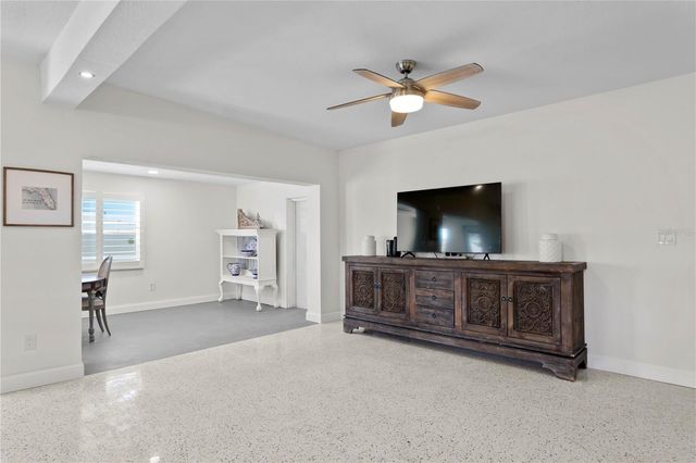 6931 GRANDE VISTA WAY S, St Petersburg, FL 33707