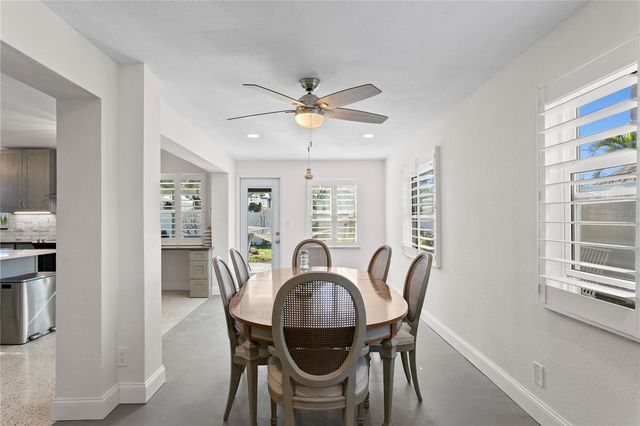 6931 GRANDE VISTA WAY S, St Petersburg, FL 33707