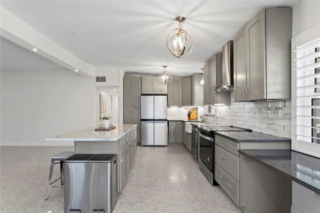 6931 GRANDE VISTA WAY S, St Petersburg, FL 33707