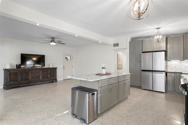 6931 GRANDE VISTA WAY S, St Petersburg, FL 33707