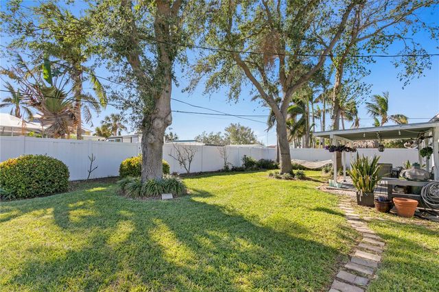 6931 GRANDE VISTA WAY S, St Petersburg, FL 33707