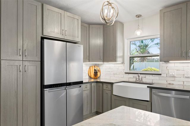 6931 GRANDE VISTA WAY S, St Petersburg, FL 33707