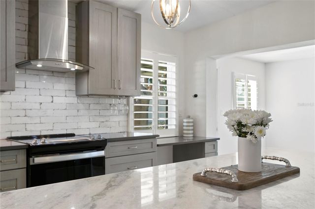 6931 GRANDE VISTA WAY S, St Petersburg, FL 33707