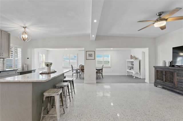 6931 GRANDE VISTA WAY S, St Petersburg, FL 33707