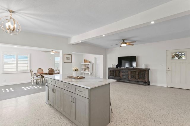 6931 GRANDE VISTA WAY S, St Petersburg, FL 33707