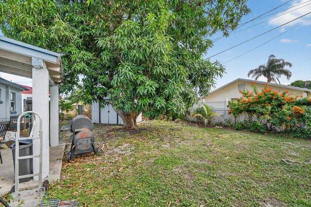 173 W 18th Street, Riviera Beach, FL 33404