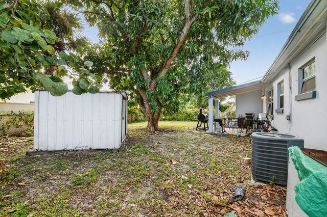 173 W 18th Street, Riviera Beach, FL 33404