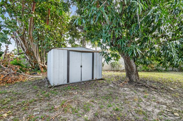 173 W 18th Street, Riviera Beach, FL 33404