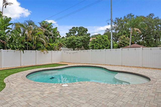 4001 W VASCONIA STREET, Tampa, FL 33629