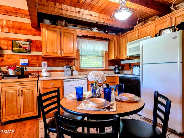 2570 Pittman Center Road, Sevierville, TN 37876