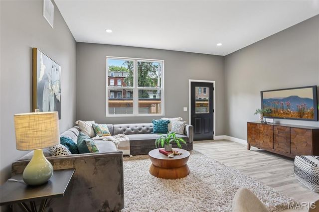 2258 S Jefferson Avenue, St Louis, MO 63104