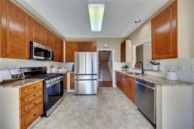 2002 Fairbrook Lane, Woodstock, GA 30189