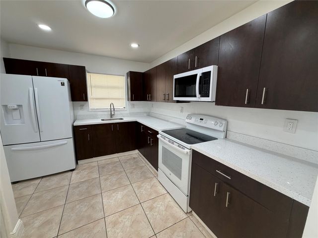 230 NW 8th Avenue, Dania Beach, FL 33004