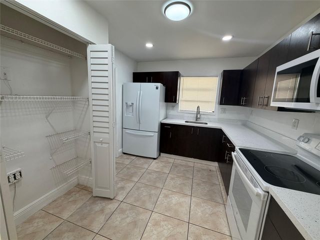 230 NW 8th Avenue, Dania Beach, FL 33004