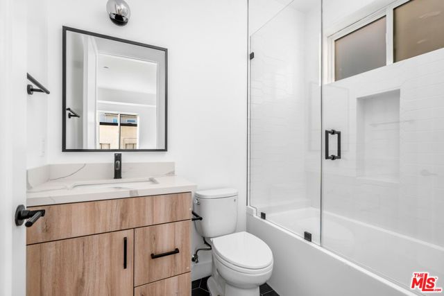 10823 Morrison Street, North Hollywood (los Angeles), CA 91601