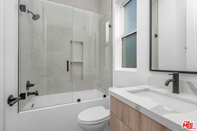 10823 Morrison Street, North Hollywood (los Angeles), CA 91601